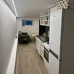 Family Friendly With Parking شقة