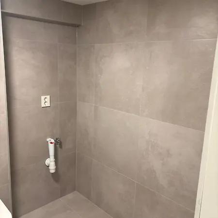 Апартаменти Family Friendly With Parking Берген