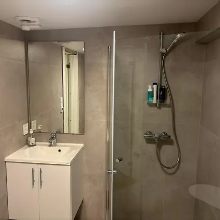 Апартаменти Family Friendly With Parking Берген