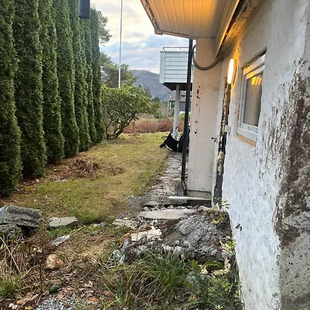 Апартаменти Family Friendly With Parking