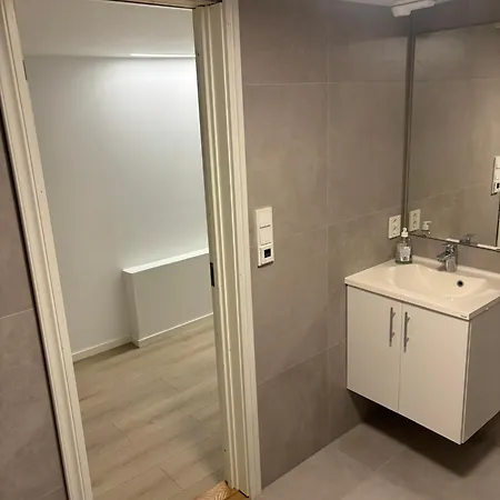 Апартаменти Family Friendly With Parking *